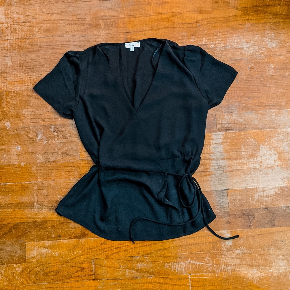 NWoT Love J ⋆ Black Wrap Blouse ⋆⚝